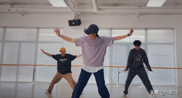 孙莉分享跳舞视频，网友评论被删评拉黑，被吐槽：太玻璃心了