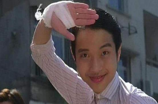 功夫里面的酱爆跳舞在哪个片段,还记得功夫里面的龅牙珍么