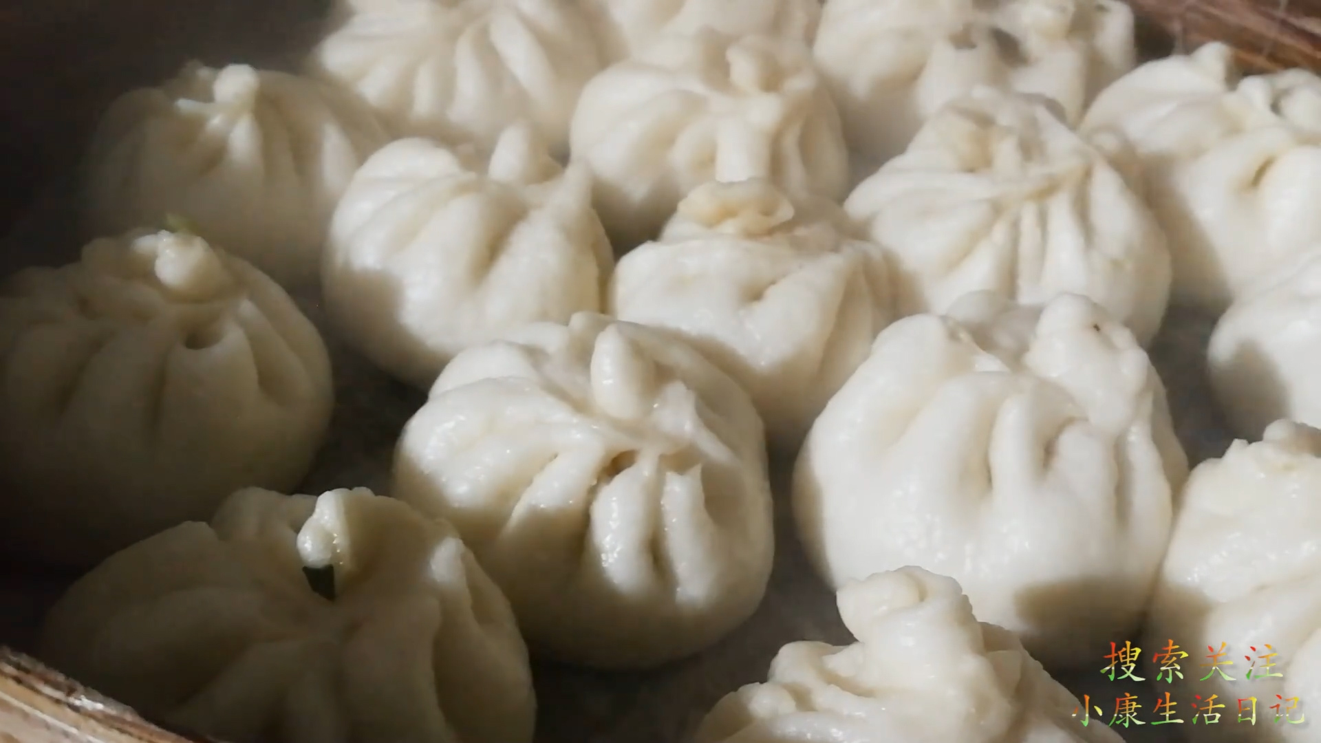 蒸发面包子塌锅的原因,发面包子塌底怎么回事