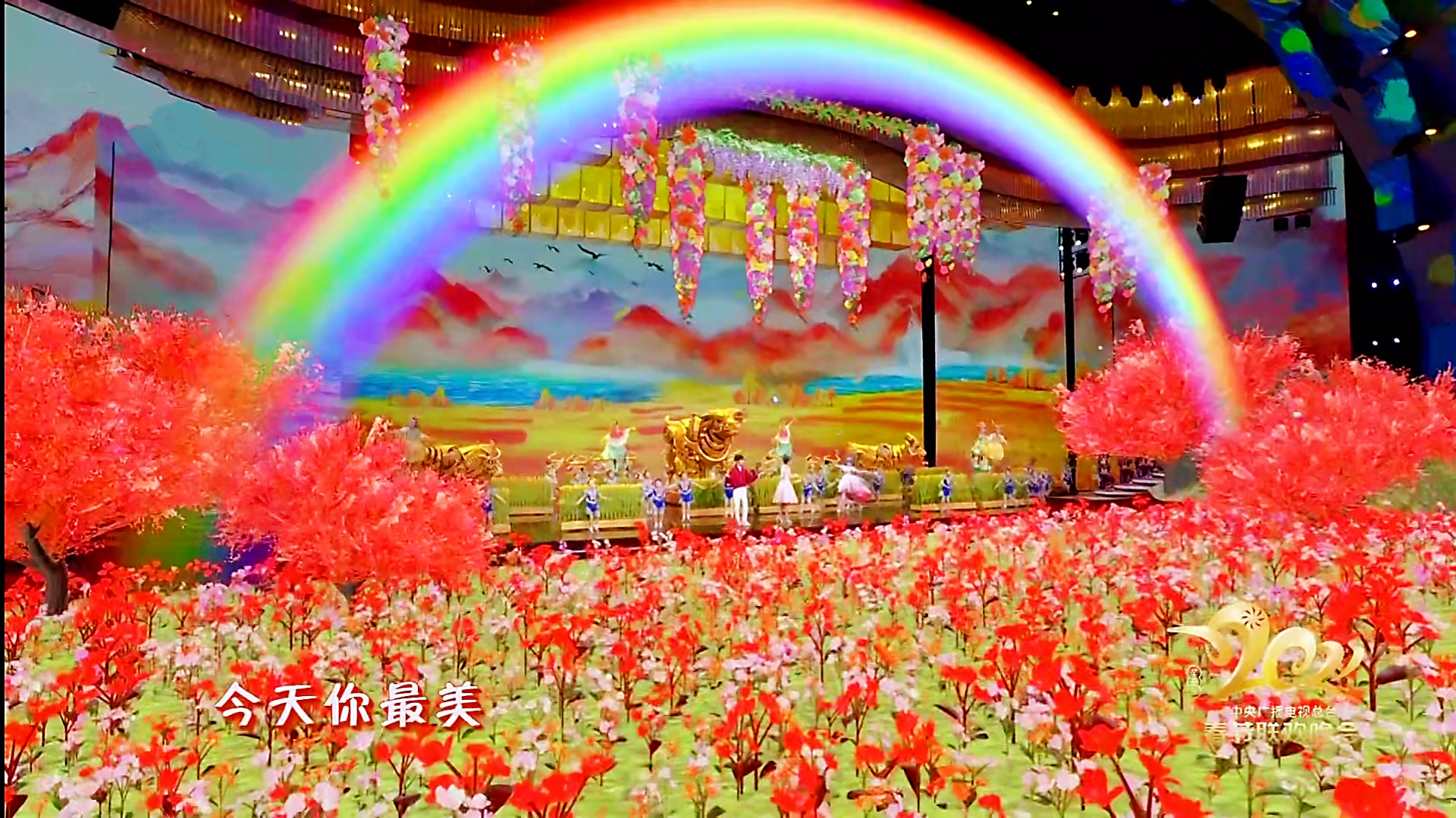 王源在春晚采访上说的话,王源和月亮姐姐上春晚的节目视频