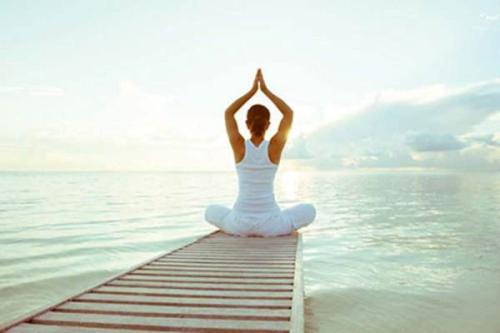 围绝经切除卵巢后什么反应,55岁闭经摘环例假又有了