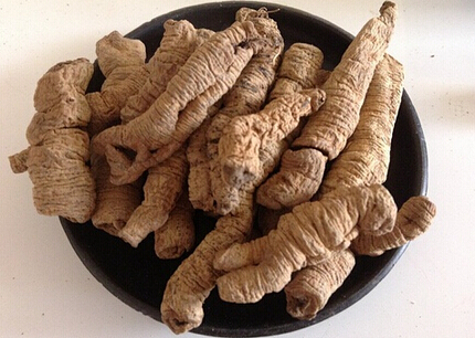 网友推荐的中药药酒，摇晃后真的很美，喝一口却不正常了