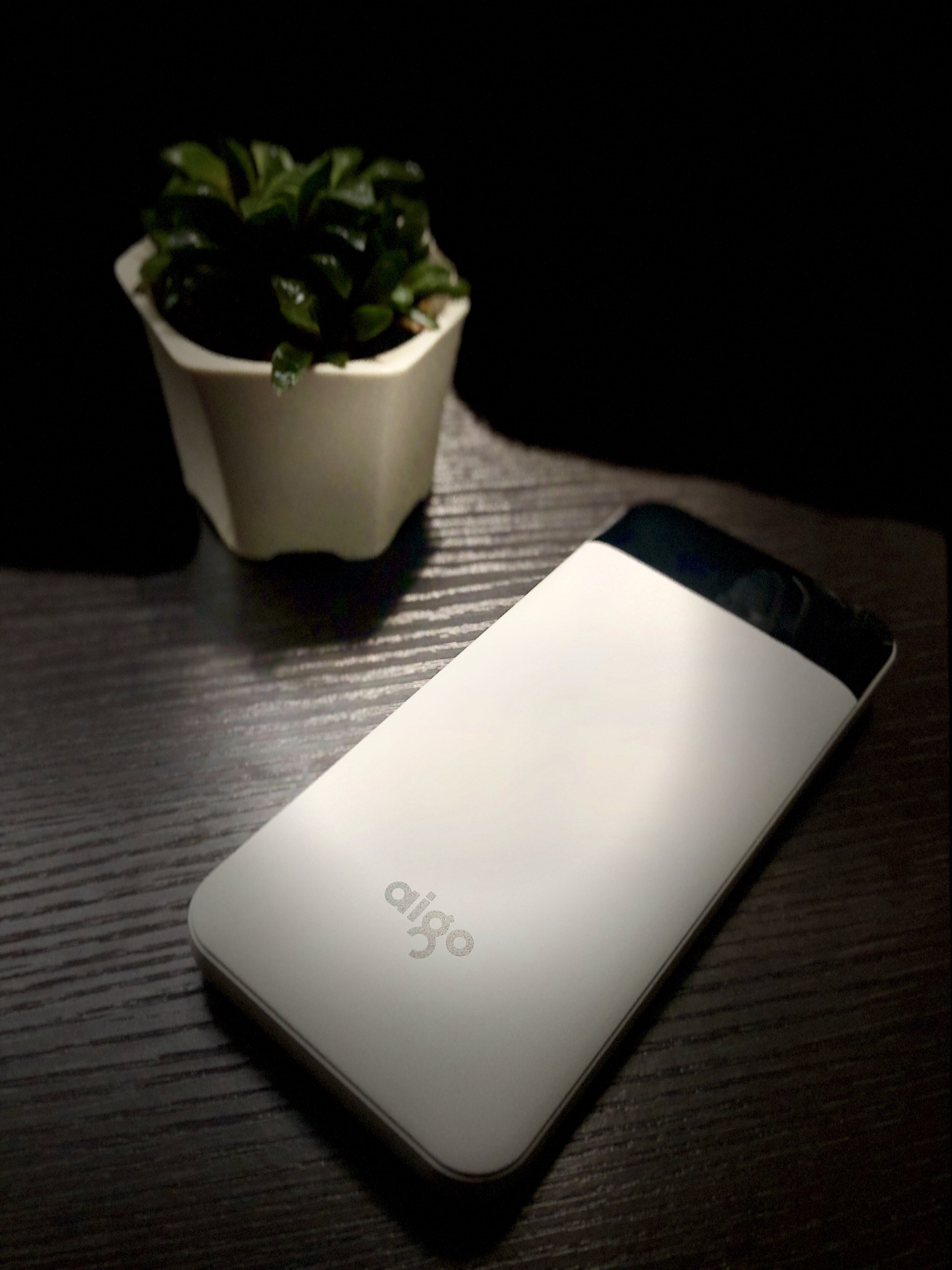 aigo爱国者e20000充电宝多少钱,爱国者aigo充电宝e10000