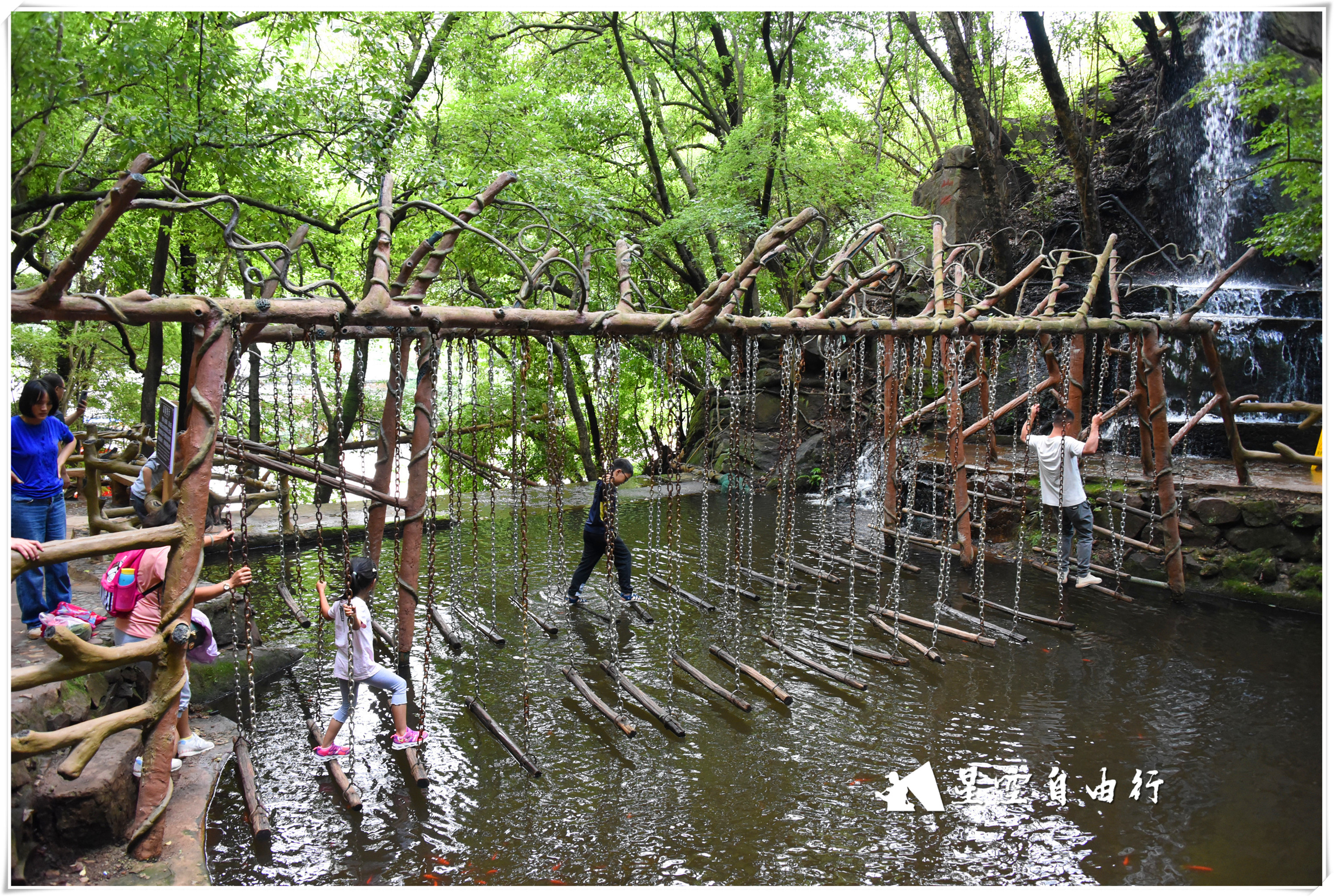 玻璃桥青龙峡,大瀑布玻璃栈道有碎裂效果吗