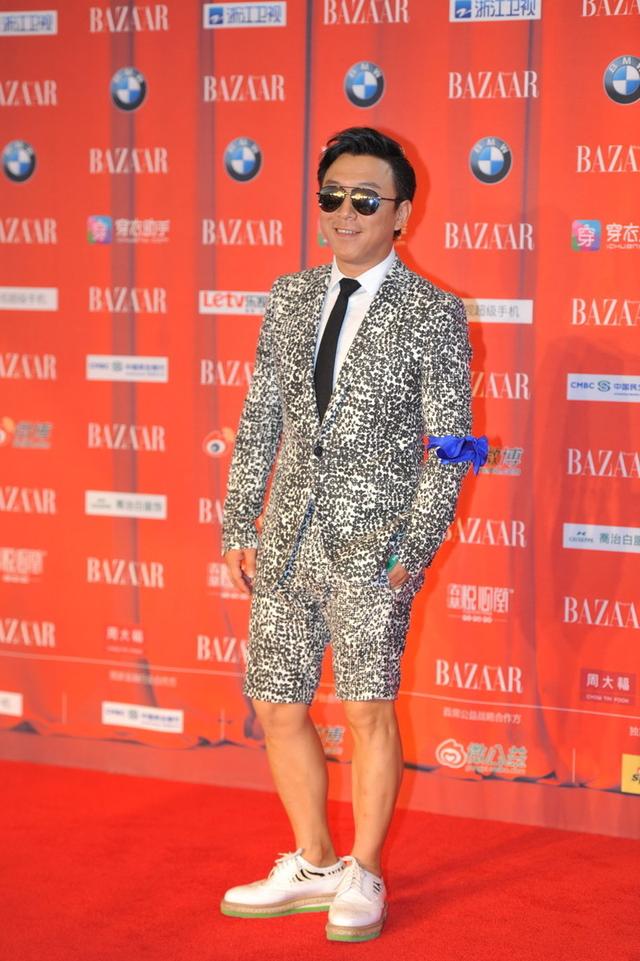 榛勬袱涓汉绌挎惌,榛勬袱鏃ュ父绌挎惌