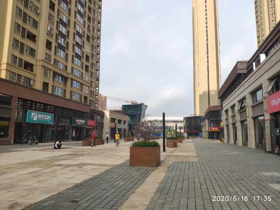 这样的社区底商，太过于真实