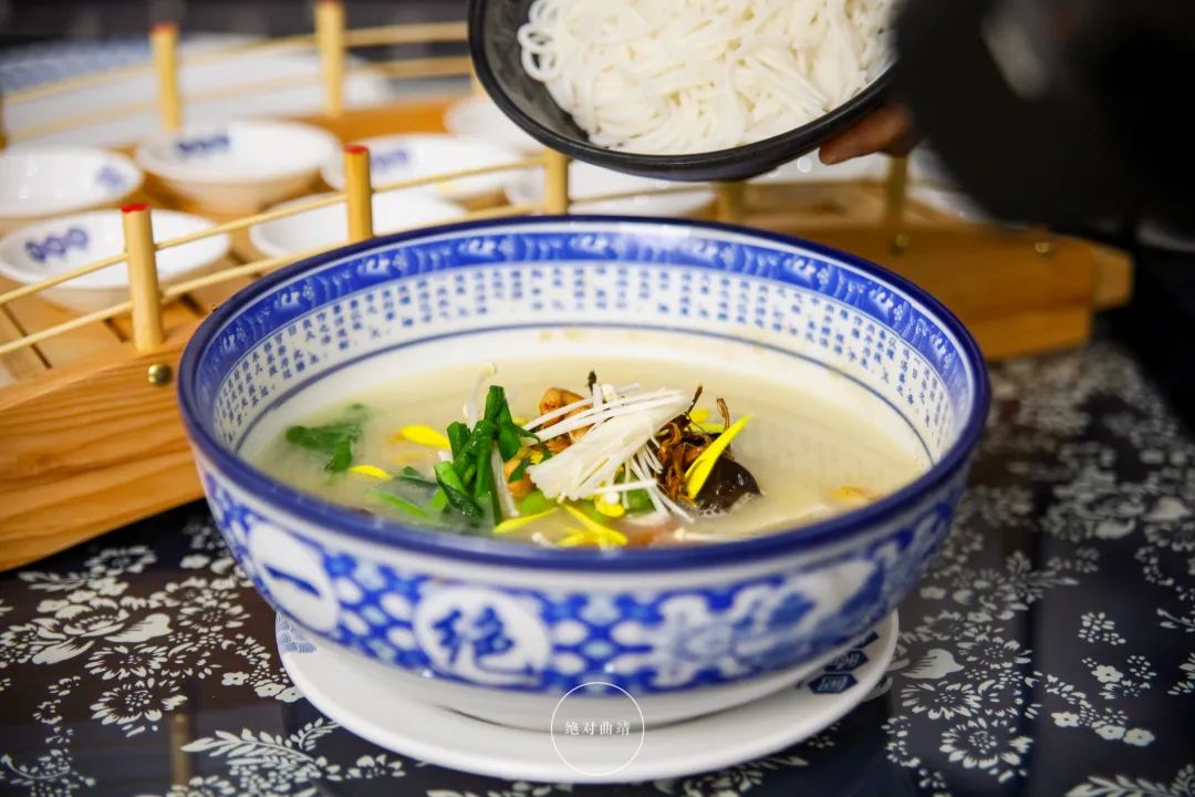 曲靖200一碗的过桥米线,曲靖高端过桥米线
