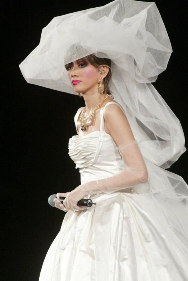 梅艳芳在娱乐圈地位为什么那么高,汪明荃和梅艳芳在香港谁地位高