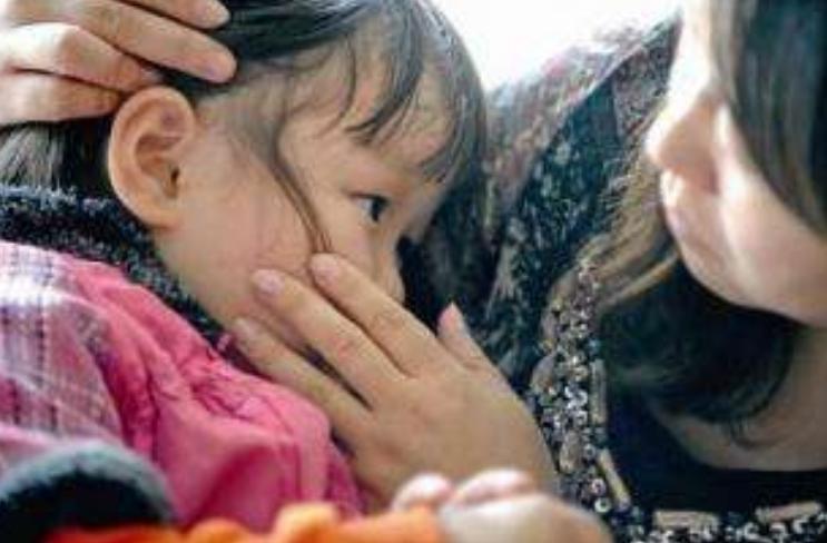 孩子挨打后发抖口吐白沫怎么了,孩子挨打后吐是怎么回事