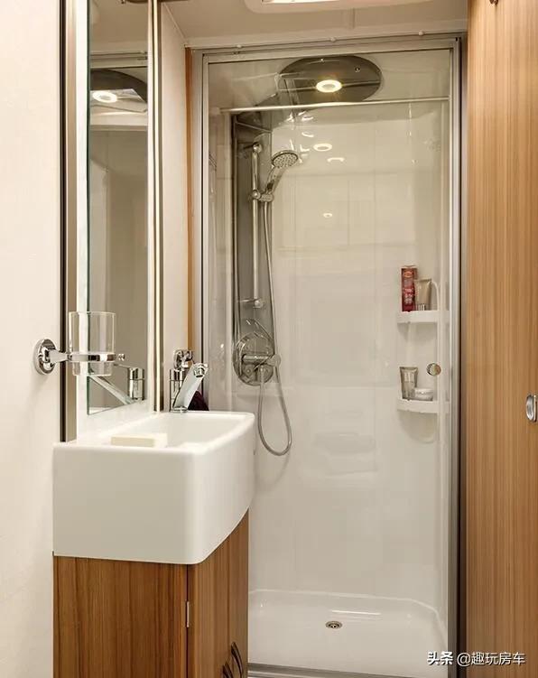 英国露娜双轴拖挂式房车有哪几款 (露娜特拖挂式房车)