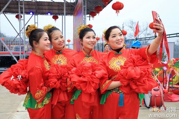 慈利龙潭河龙灯,慈利400米板板龙灯有多震撼