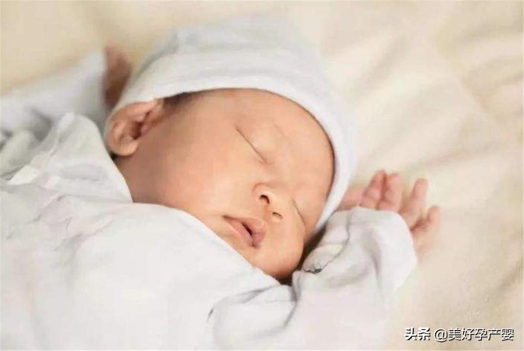 宝宝第一个月你必须知道的10件事,满月宝宝放不下去