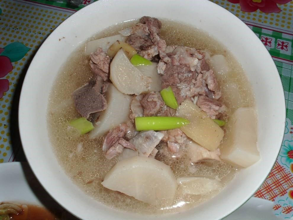 炖骨头汤到底要不要焯水,炖骨头汤为什么会有浮沫