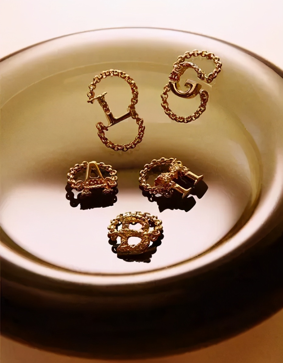 香奈儿珠宝首饰双clogo,香奈儿logo的首饰