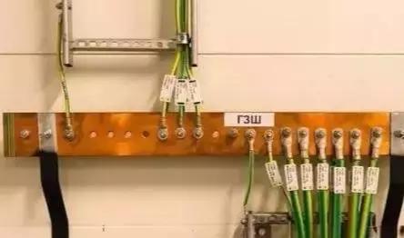 pe线是重复接地还是保护接地,pe线的重复接地点不少于几处