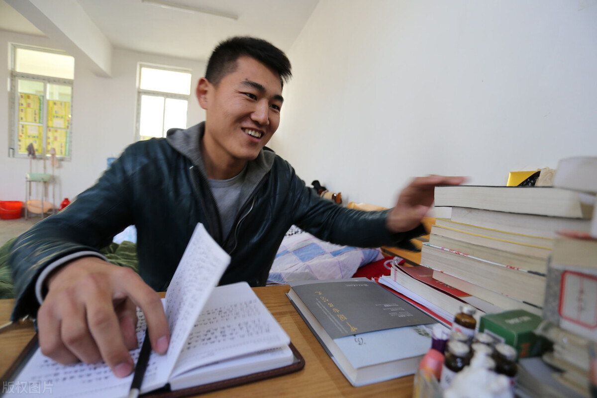 2020年村干部工资涨多少,2021年南充市村干部工资待遇