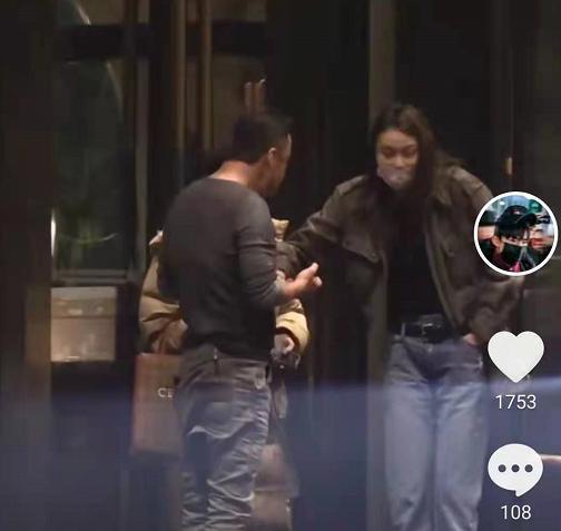 鏉ㄥ潳娣卞鐜拌韩濞变箰鍦烘墍,鏉ㄥ潳琚媿澶滀細瑙嗛