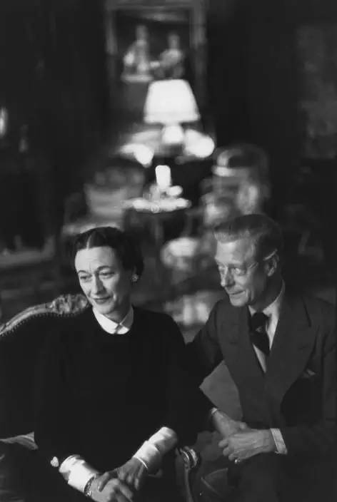 英国历史上最禁断的爱恋：国王退位，只为与她成婚