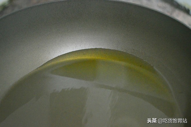鲳鱼的最佳吃法清蒸鲳鱼,清蒸鲳鱼用最简单的方法做出来