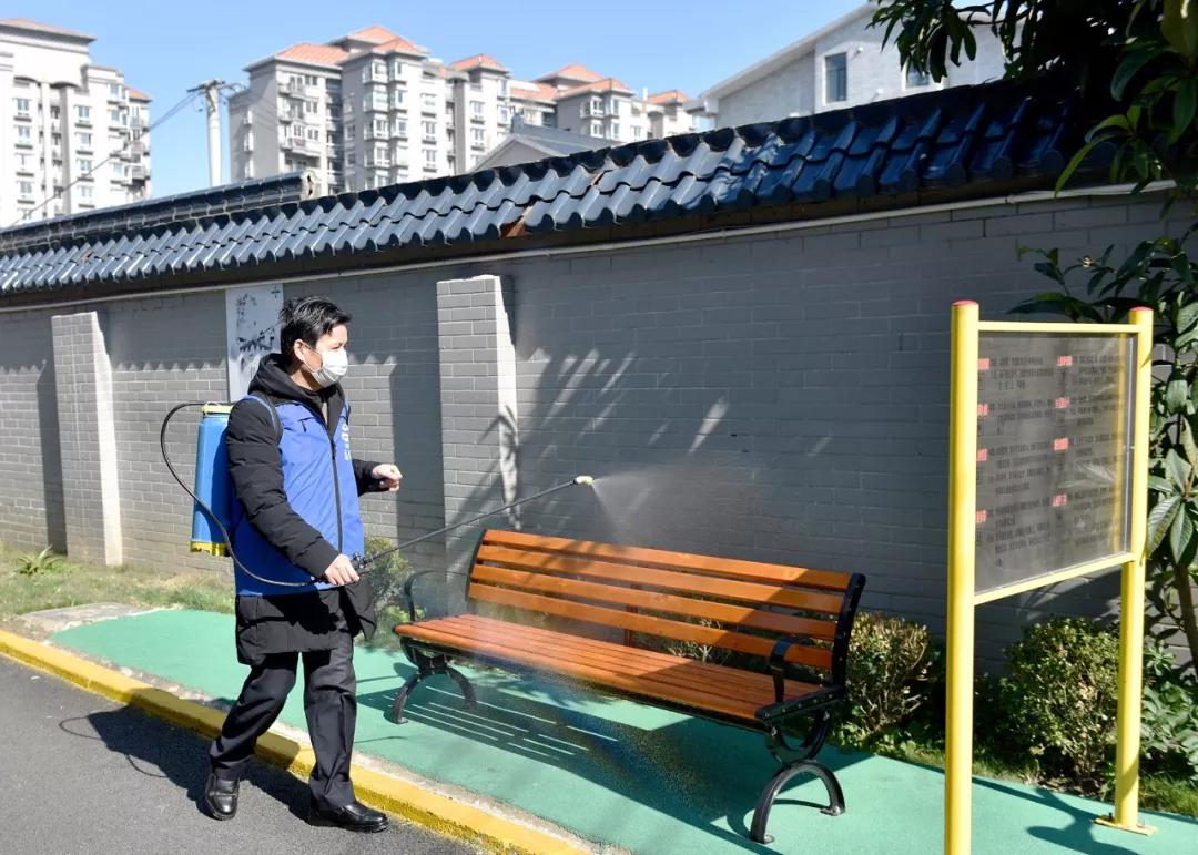 当好社区疫情防控“守门人”,坚守疫线当好社区居民贴心人