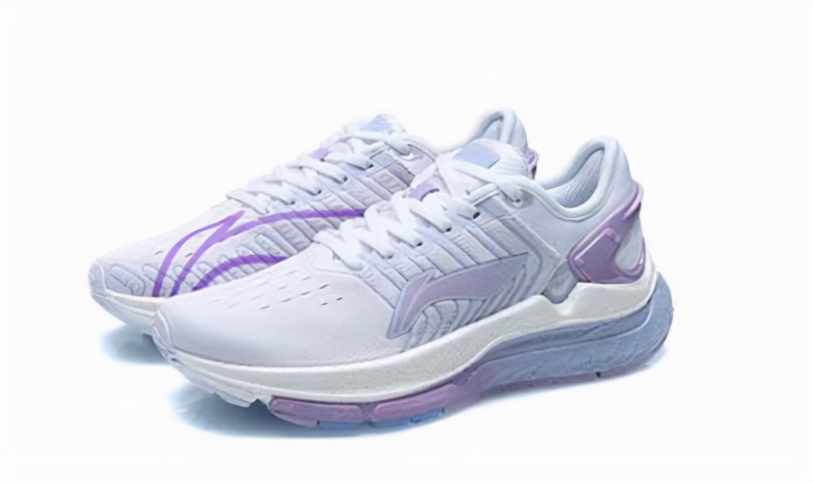 亚瑟士跑鞋和国产跑鞋,耐克跑鞋和国产跑鞋