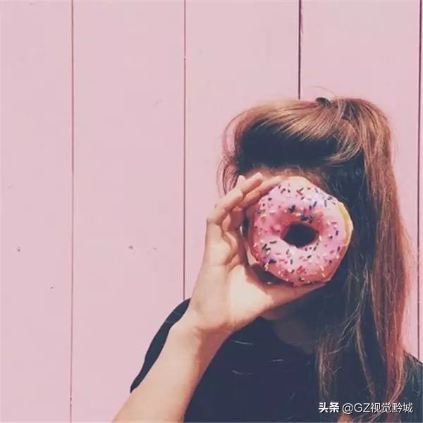 拍照完美避开所有镜头,拍照时怎样克服不看镜头的尴尬感