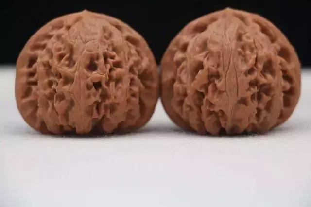 文玩核桃越盘越黑,盘文玩核桃的好处