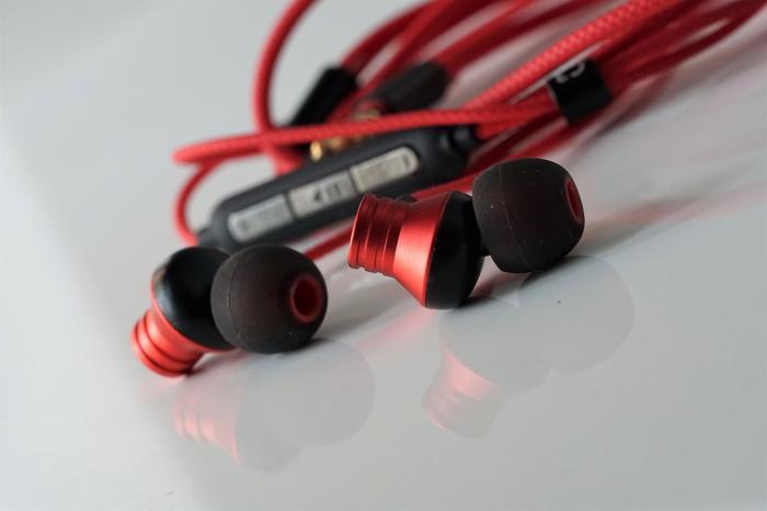 是菜鸡还是战斗机?揭秘在中国爆卖的百元级耳塞们的真面目!