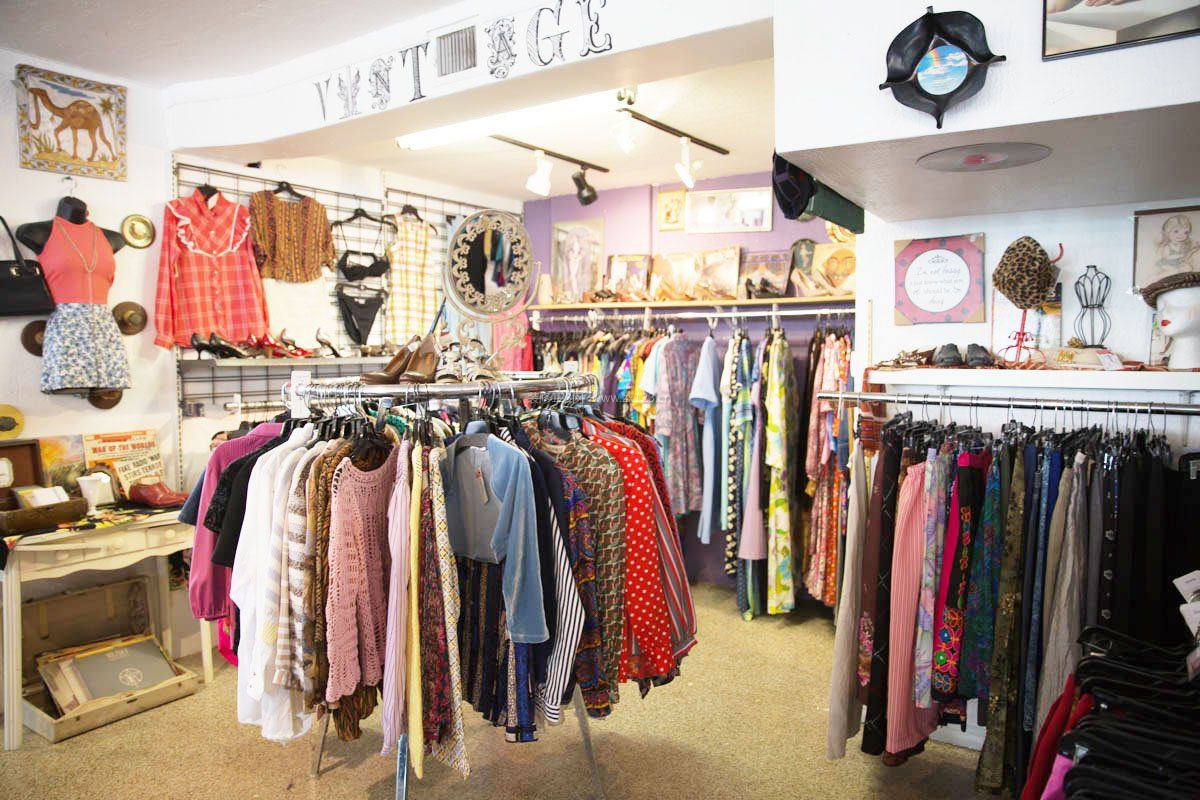 福州装修之女装门面装修设计服装店商品陈列技巧