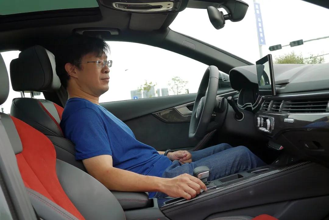 奥迪a4l原车带bo音响吗,奥迪a4l开着有高级感吗