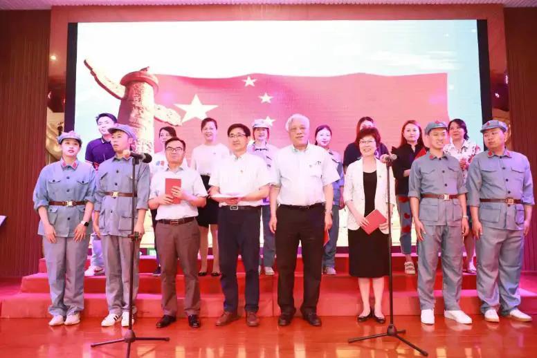 “庆*党**生，感*党**恩，关爱患者共助健康”四川省肿瘤医院照亮患者“康复之路”