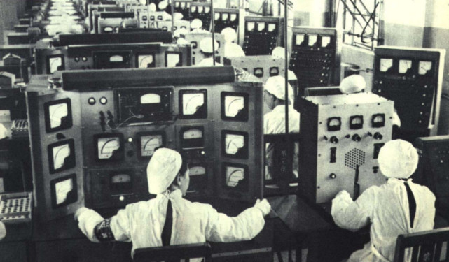 守国门的天使，“割韭菜”的恶魔——京东方