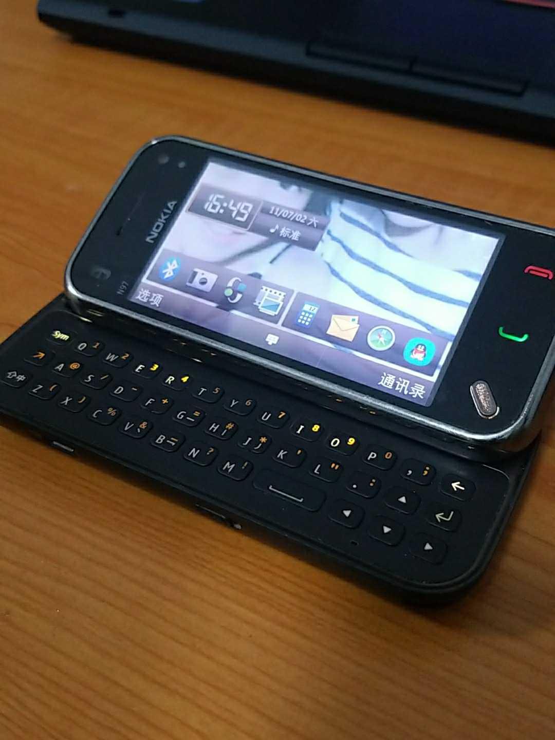 十年后掏出这部“诺记机皇”，电阻屏体验太糟心了，指甲都扣断了