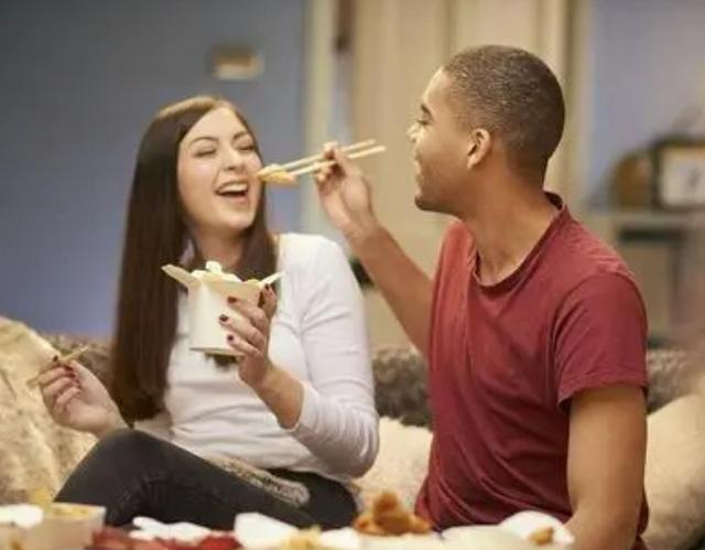 夫妻之间千万不要共用这两样东西,医生提醒这四种药不能长期服用