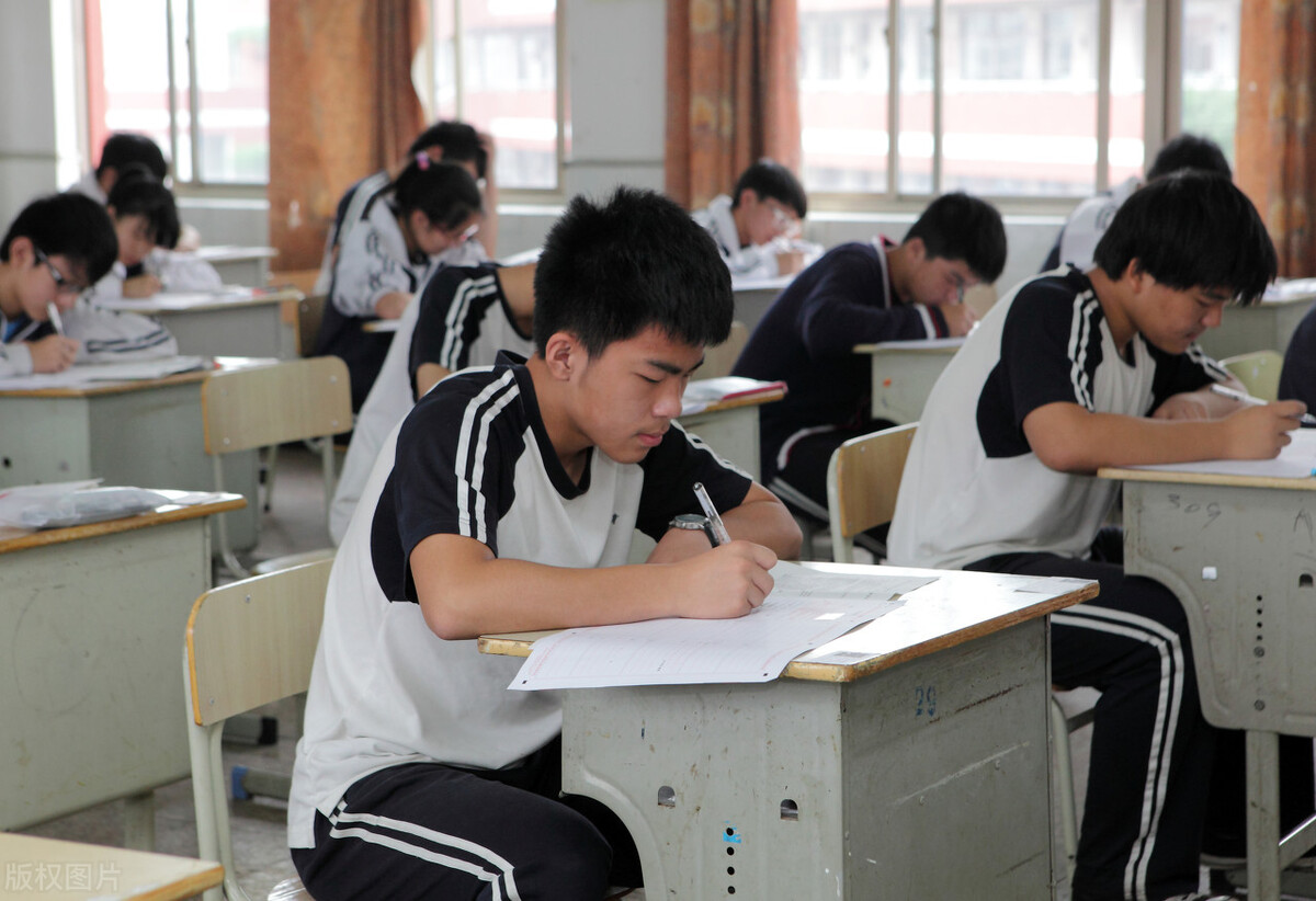 老师该如何处理课堂吵闹的问题,作为新老师课堂秩序很乱怎么办