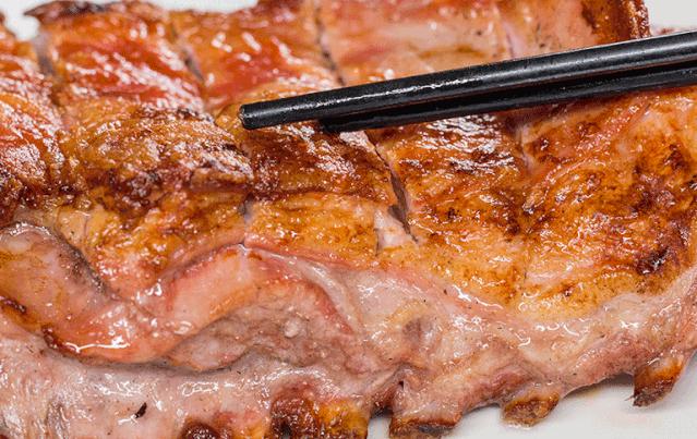 口*爆口**汁！这家店凭借「巨无霸烤羊腿」风靡绵阳！吃了整整7年