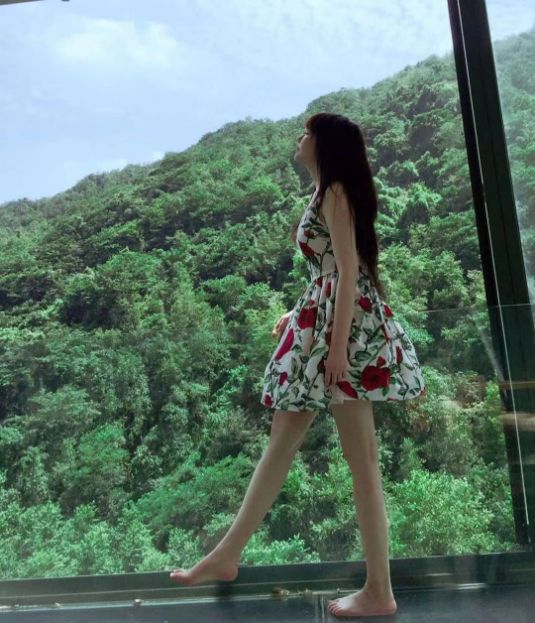 与其魂牵人间不如自成宇宙,与其互为宇宙不如自成江湖