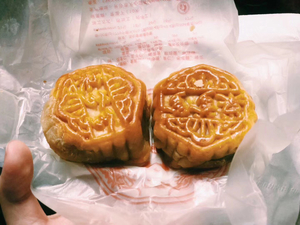 长沙巢娭毑月饼黄牛抬价销售调查,长沙巢娭毑月饼打假