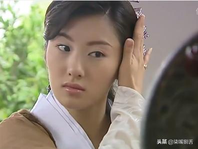 古装女子对镜梳妆打扮谁更美,盘点古装美人对镜梳妆