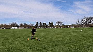 足球训练如何提高踢球发力,足球训练怎样练好两脚出球