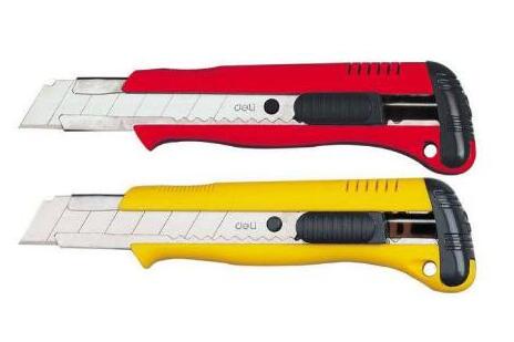 玻璃上的贴纸风化了怎么快速除掉,玻璃被贴广告贴纸撕不下来怎么办