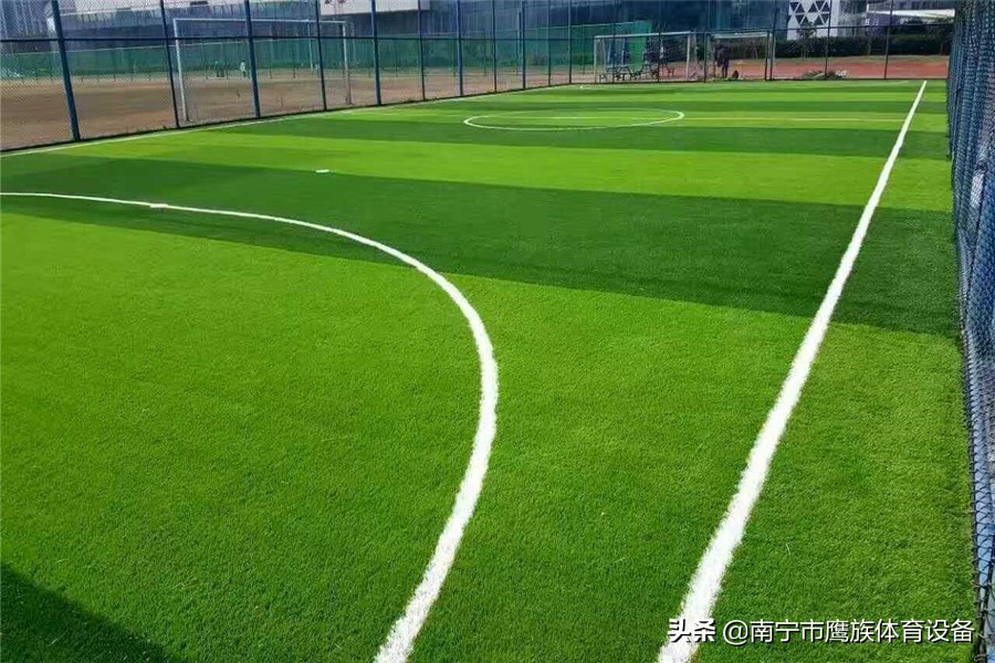 五人制足球场人造草坪铺设多少钱,笼式足球场人造草坪一般多少钱