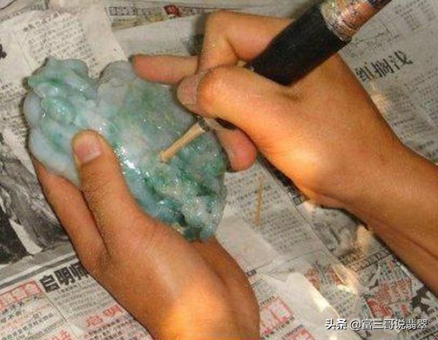 价值上亿的翡翠你知道几个呢,翡翠市场几十块钱的翡翠