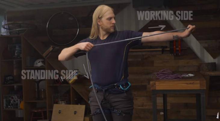 攀岩可以自动解开的绳子打结方法,攀岩怎么样打结可以来回收缩