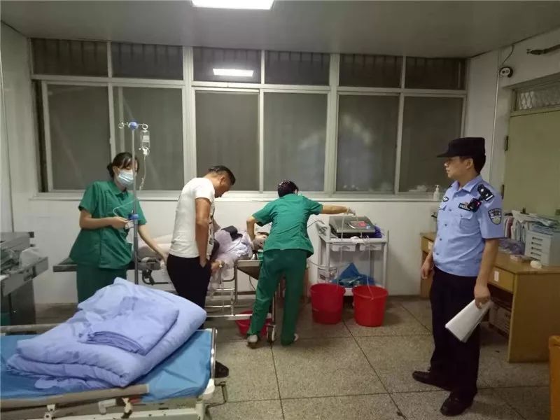 十堰花季少女直播割腕自杀，警方敲开房门，家人全然不知……