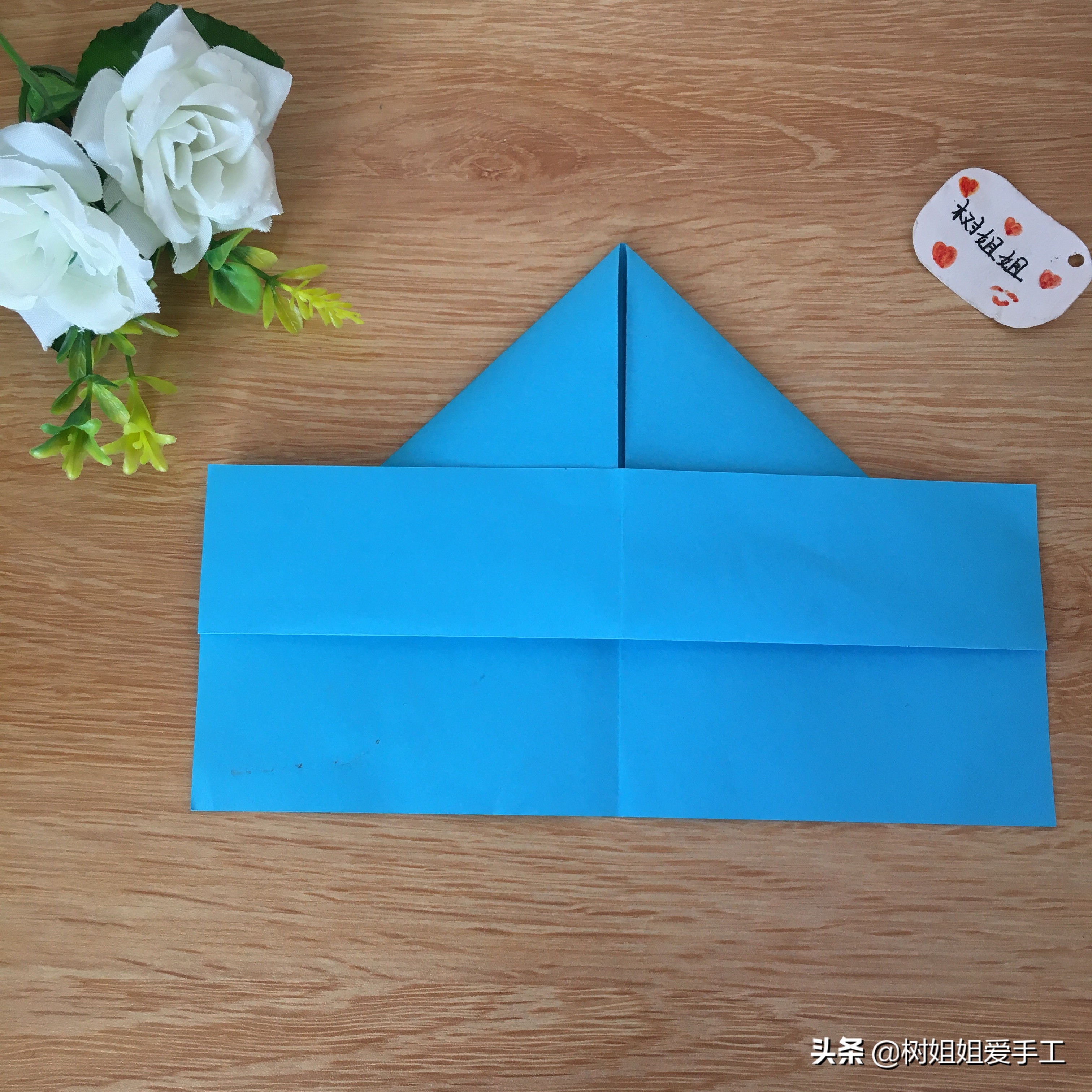 如何用正方形彩纸折相框,折纸折出来的东西可以当相框