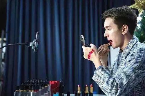 田亮叶一茜带孩子去玩,叶一茜田亮一家四口综艺现场