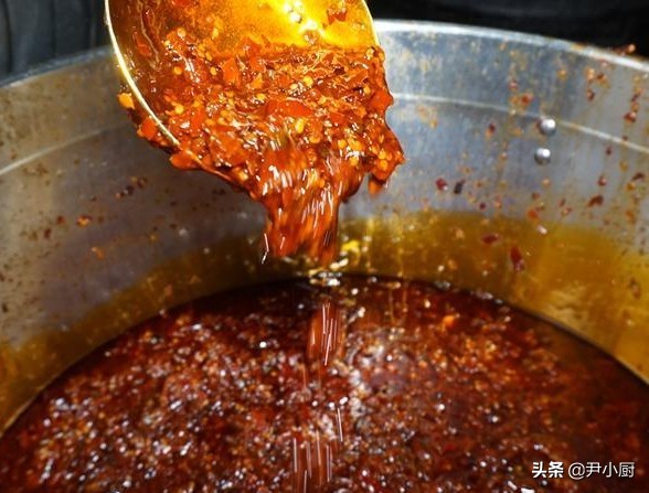 大厨做麻辣香锅视频全过程,师傅教炒麻辣香锅