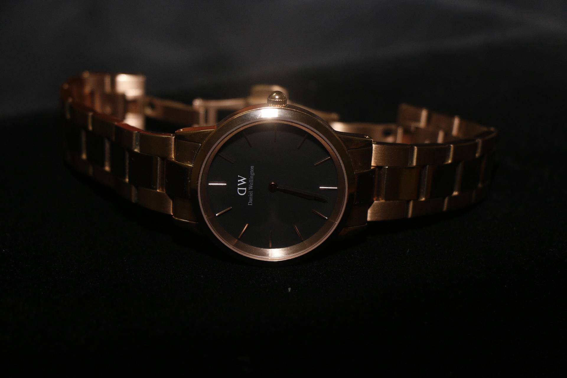 富婆送给他一块手表,富婆送的高端手表