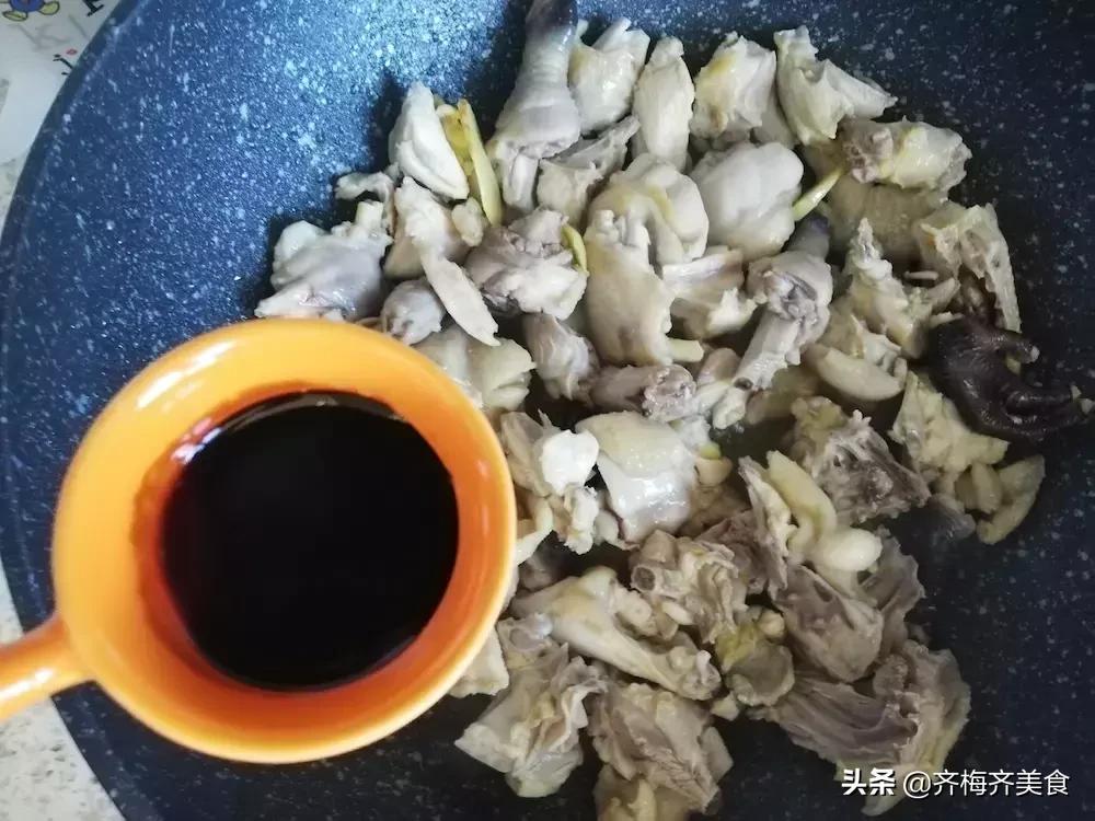 红烧鸡肉怎么做嫩而不柴,红烧鸡肉炖土豆加凉水还是加热水